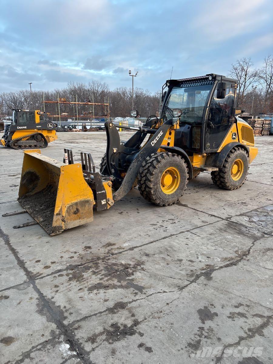 John Deere 204 G Pienkuormaajat