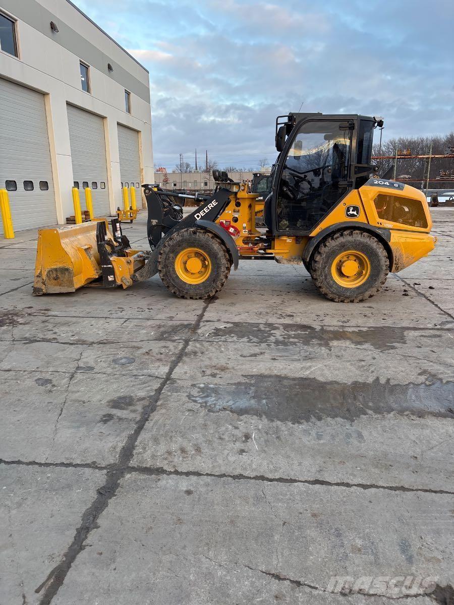 John Deere 204 G Pienkuormaajat