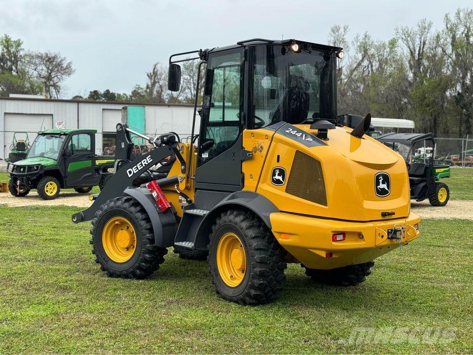 John Deere 244 P Pienkuormaajat