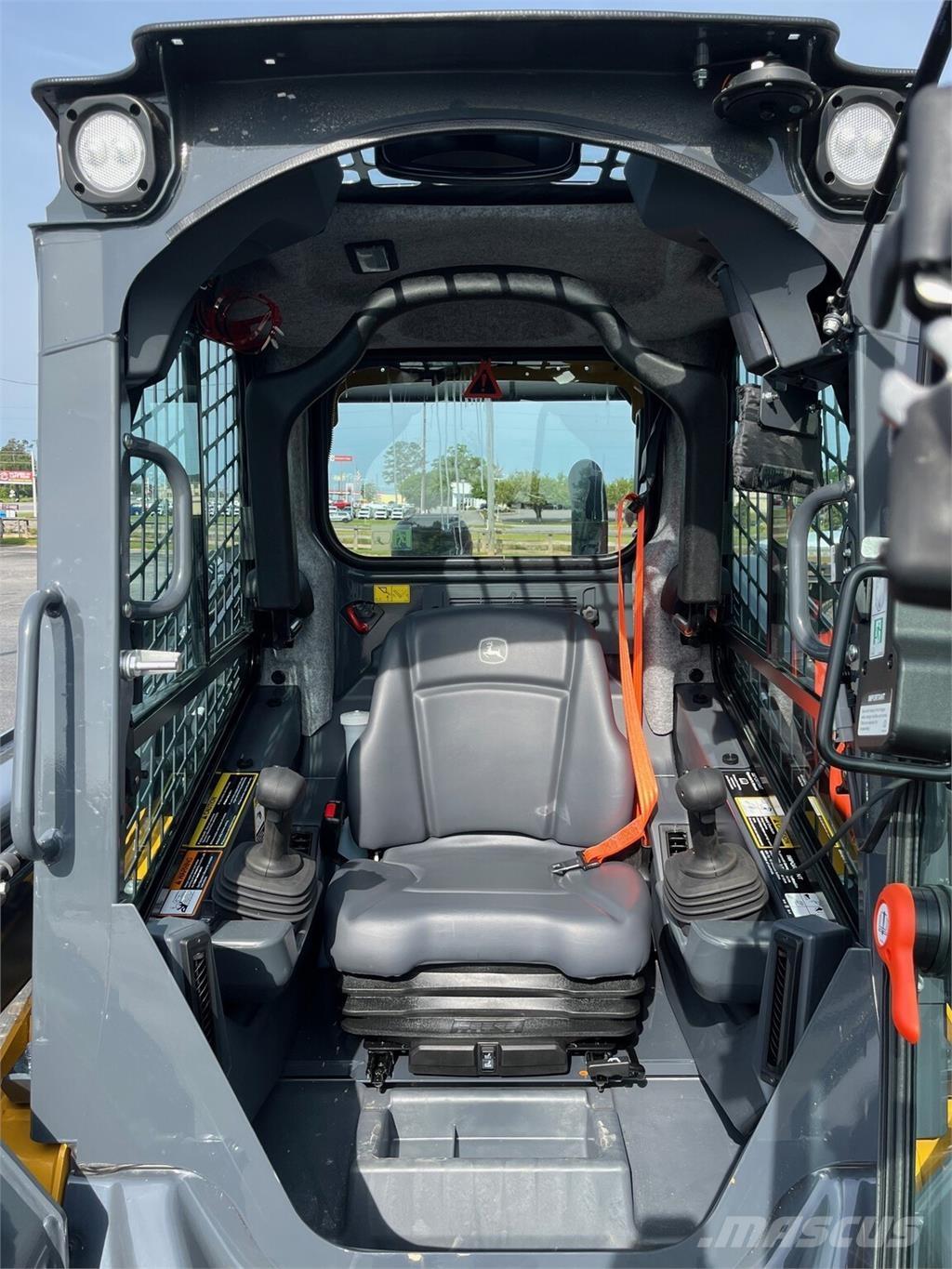 John Deere 325G Pienkuormaajat