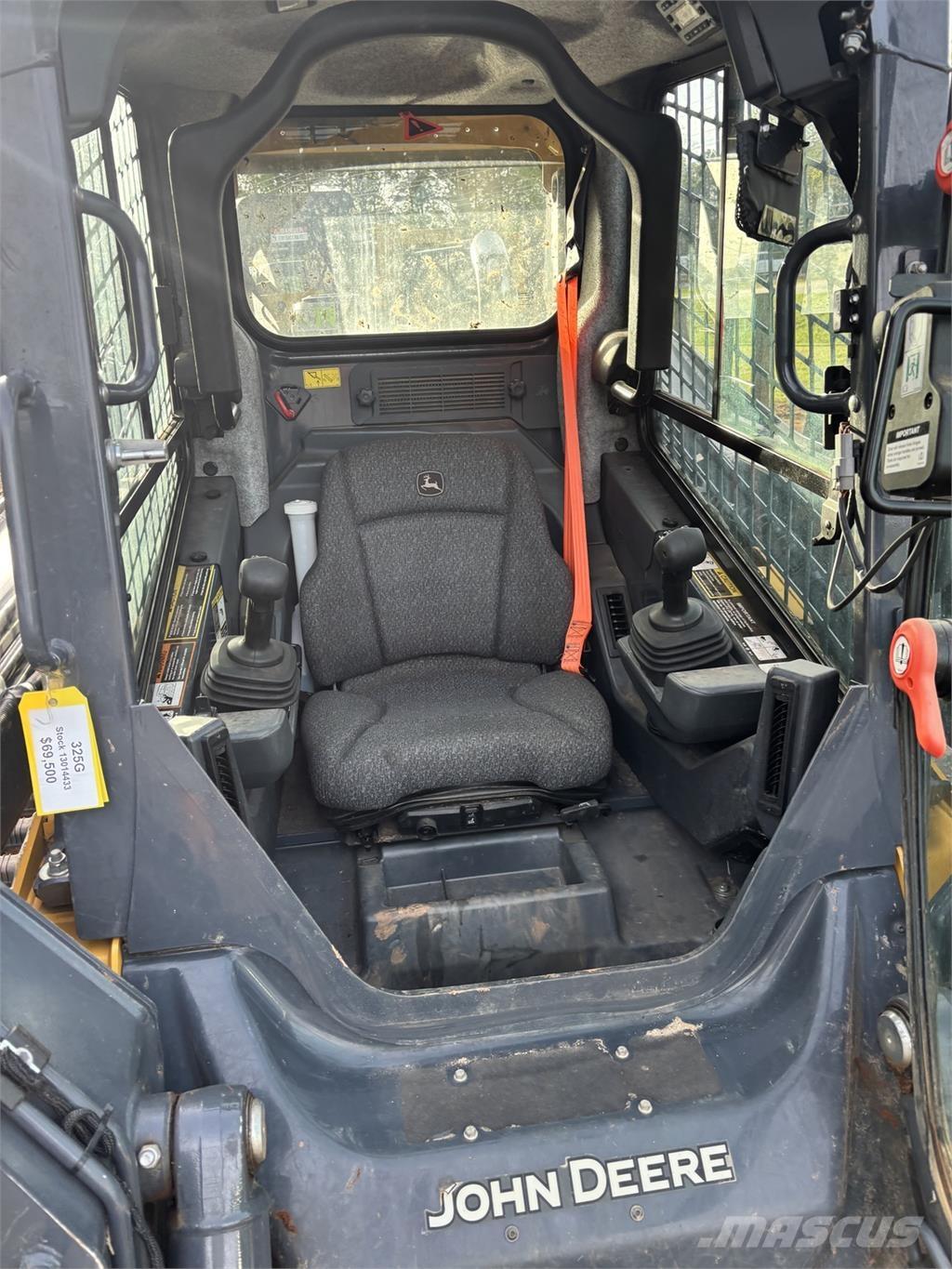 John Deere 325G Pienkuormaajat