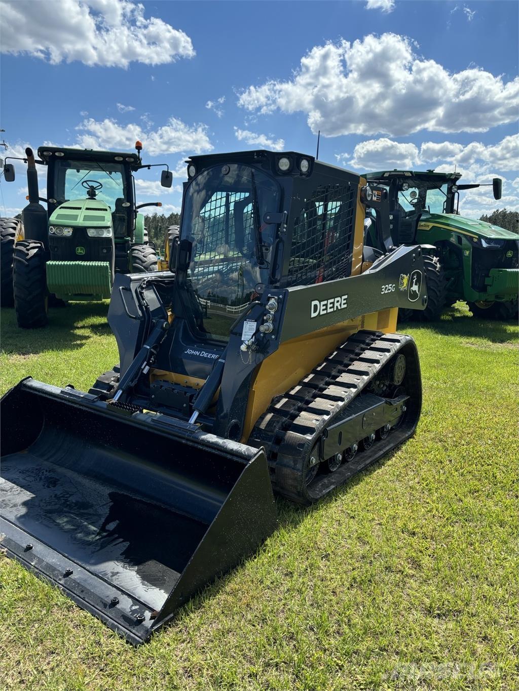 John Deere 325G Pienkuormaajat
